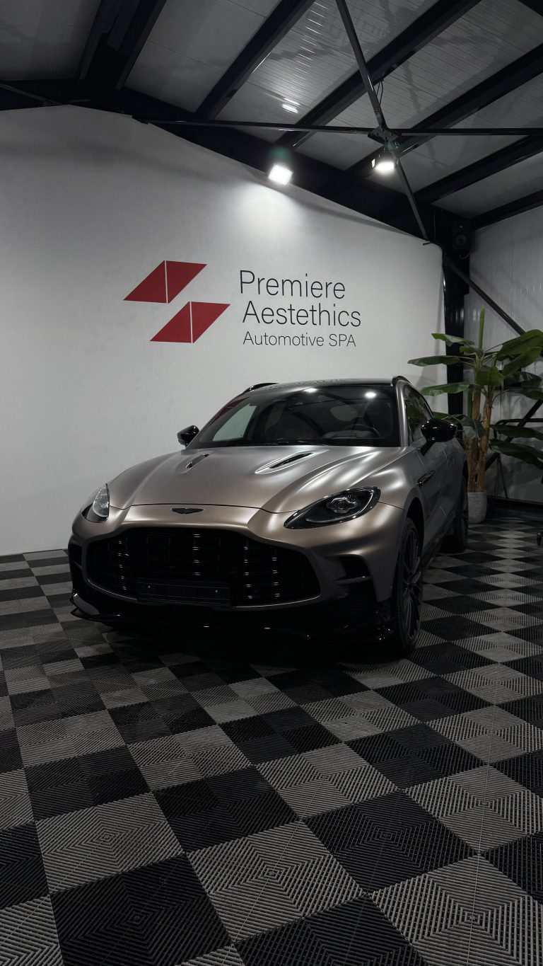 Aston Martin DBX satinat protejat cu folie PPF in atelier detailing auto Pitesti