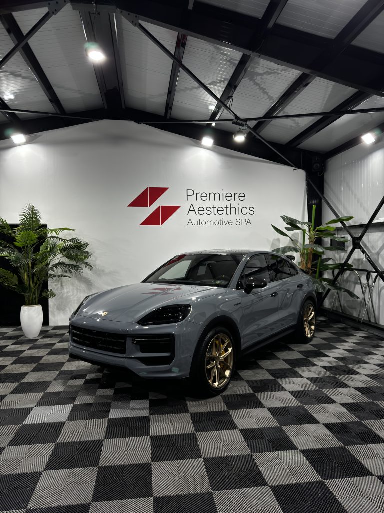 Porsche Cayenne gri cu folie protectie bara si capota impotriva pietricelelor in Arges