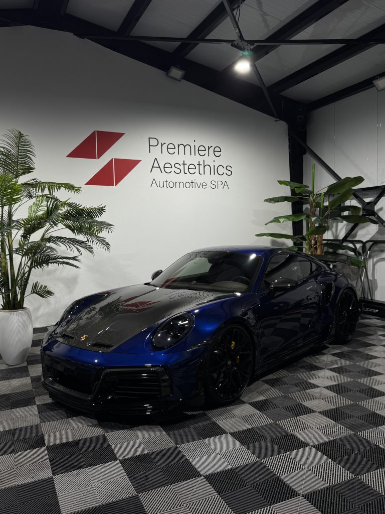 Porsche 911 protejat cu folie transparenta invizibila in atelier Premiere Aesthetics